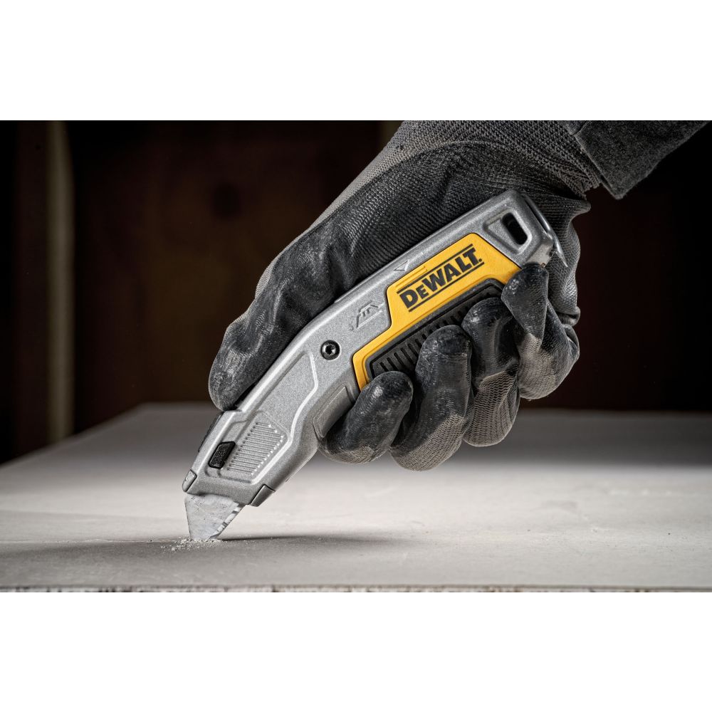 Нож DEWALT DWHT10054-0, с выдвижным лезвием