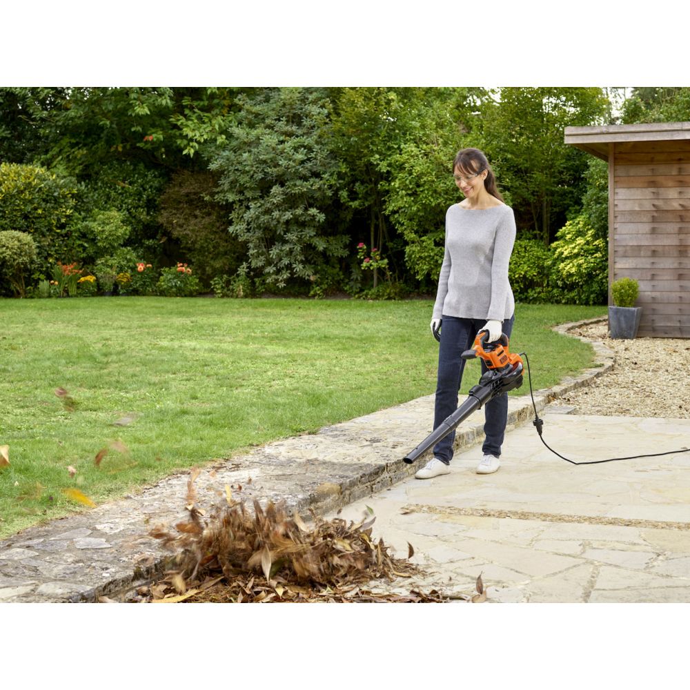 Воздуходув/пылесос садовый сетевой мусоросборник-рюкзак BLACK+DECKER BEBLV300, 3000 Вт, 72 л.