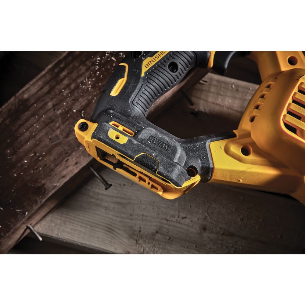 Аккумуляторная сабельная пила DEWALT DCS386NT, 18/54 В, 3000 ход/мин, 28.6 мм, без АКБ и ЗУ, в кейсе TSTAK (DCS386NT-XJ)