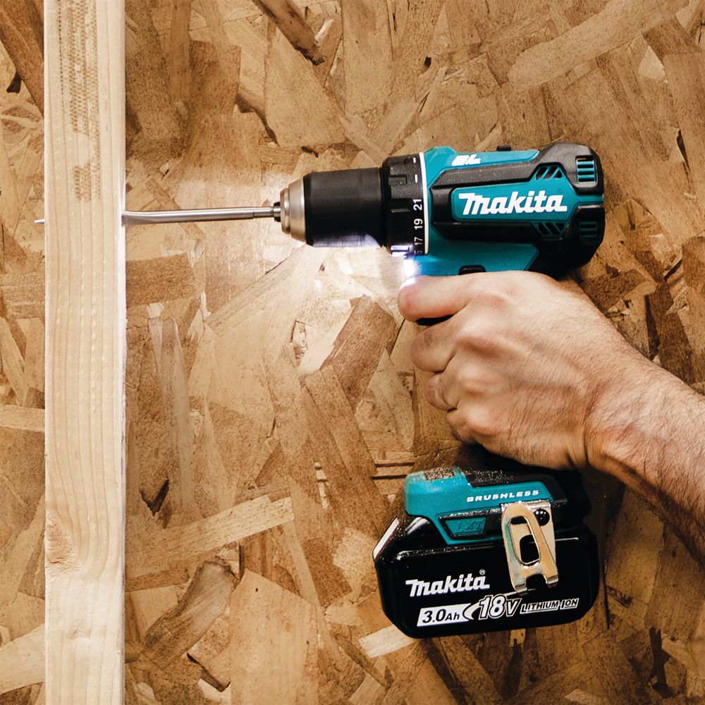 Аккумуляторный набор Makita, 18 В: гайковерт DTW300 + дрель-шуруповерт DDF485, с 2 АКБ 5 Ач и ЗУ, в кейсе