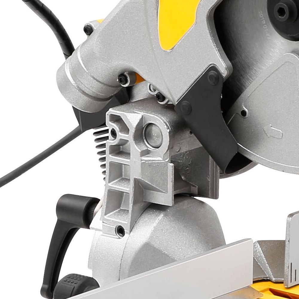 Торцовочная пила DEWALT DWS777, 1800 Вт, 216 мм, 6300 об/мин (DWS777-QS)