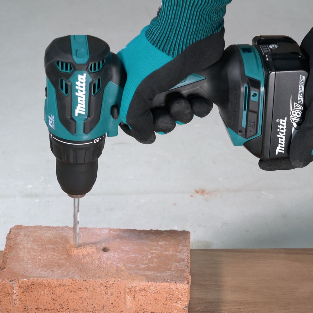 Аккумуляторная ударная дрель-шуруповерт Makita DHP490Z, 18 В, 1900 об/мин, 28500 уд/мин, без АКБ и ЗУ