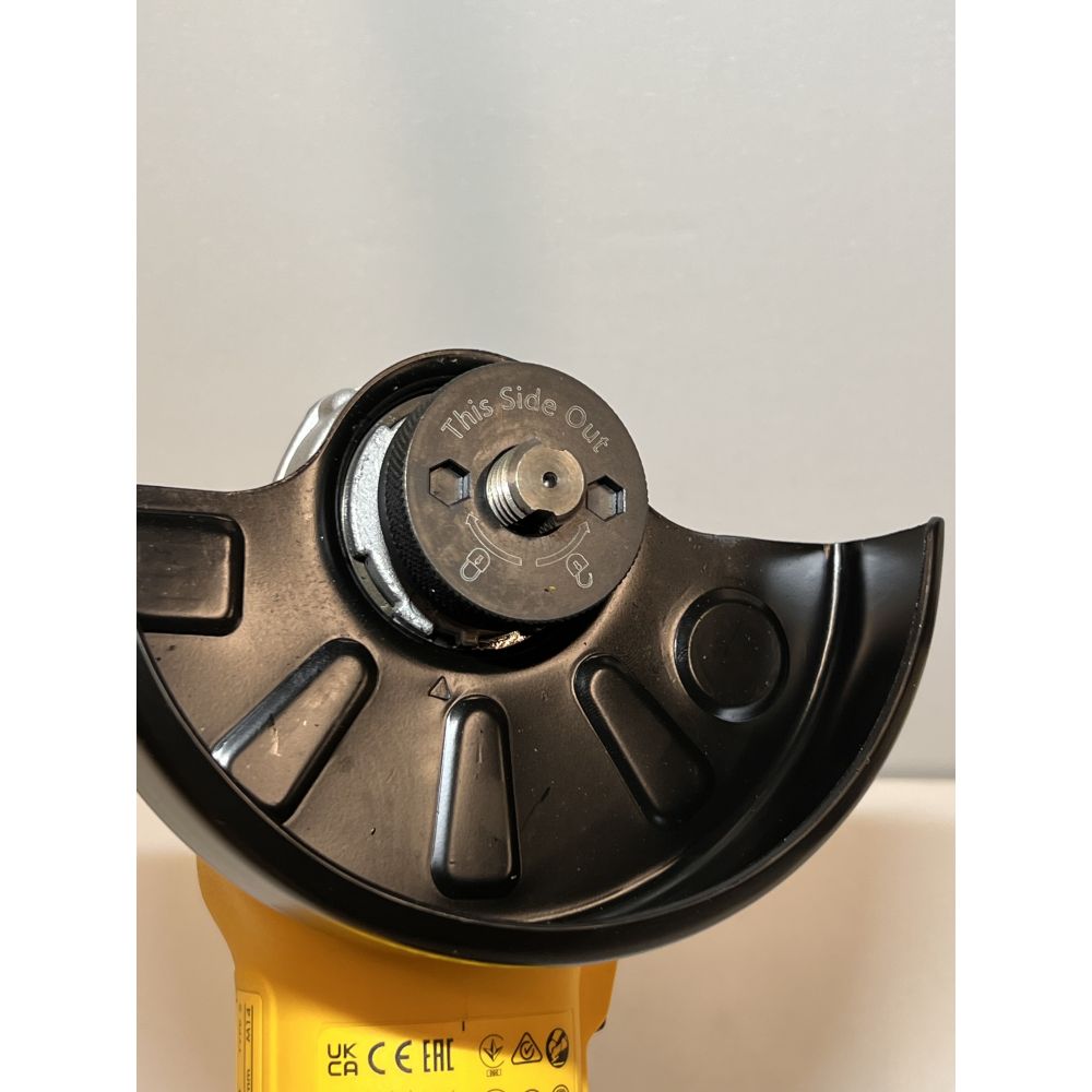 Угловая шлифмашина DEWALT DCG405N, 18 В, 125 мм, 9000 об/мин, без АКБ и ЗУ (УЦЕНЕННЫЙ ТОВАР) (DCG405N-XJ/U2)