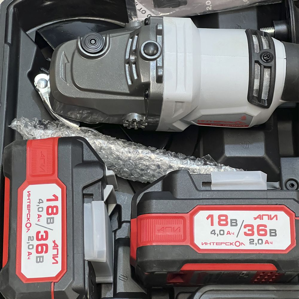 Аккумуляторная угловая шлифмашина ИНТЕРСКОЛ УШМ-125/36ВМЭ, 36 В, 125 мм, 8500 об/мин, c 2 АКБ 2 Ач и ЗУ в кейсе (УЦЕНЕННЫЙ ТОВАР) (956.2.2.70/U)