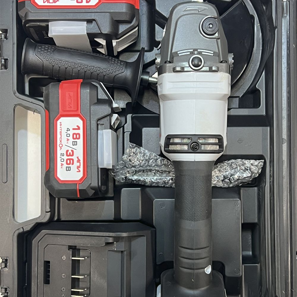 Аккумуляторная угловая шлифмашина ИНТЕРСКОЛ УШМ-125/36ВМЭ, 36 В, 125 мм, 8500 об/мин, c 2 АКБ 2 Ач и ЗУ в кейсе (УЦЕНЕННЫЙ ТОВАР) (956.2.2.70/U)