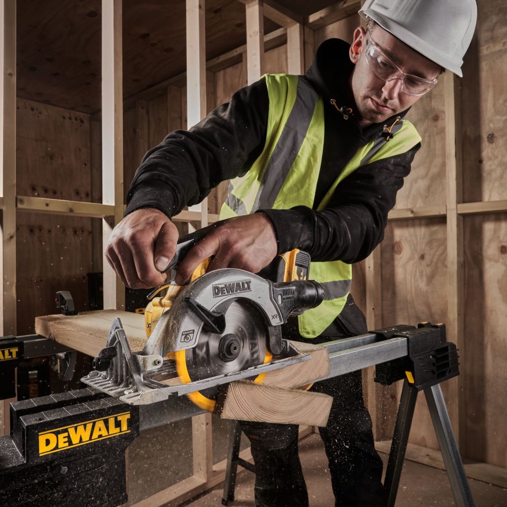 Аккумуляторная дисковая пила DEWALT DCS565S2T, 18 В, 165 мм, 4950 об/мин, с 2 АКБ 3.5 Ач и ЗУ, в кейсе TSTAK (DCS565S2T-QW)