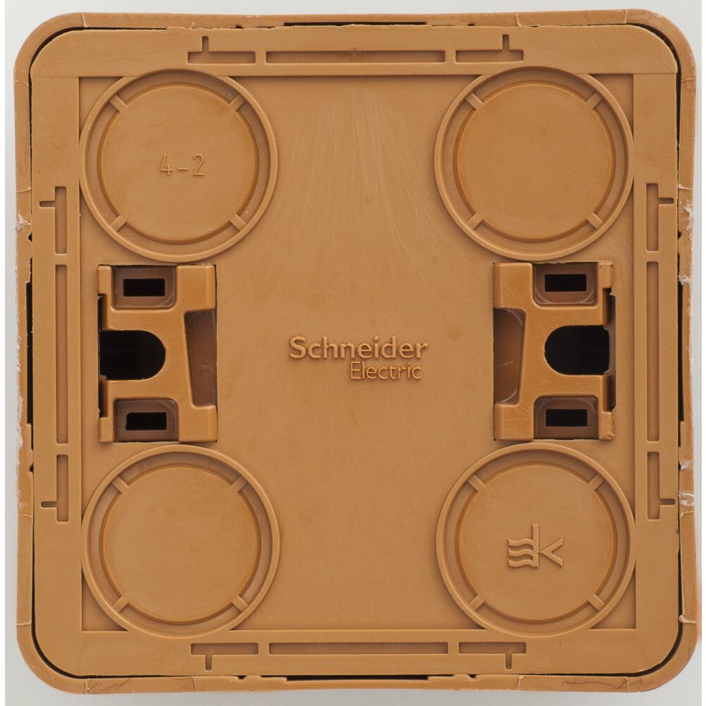 Розетка с заземлением со шторками 16А Systeme Electric (Schneider Electric) Etude, бук PA16-004T