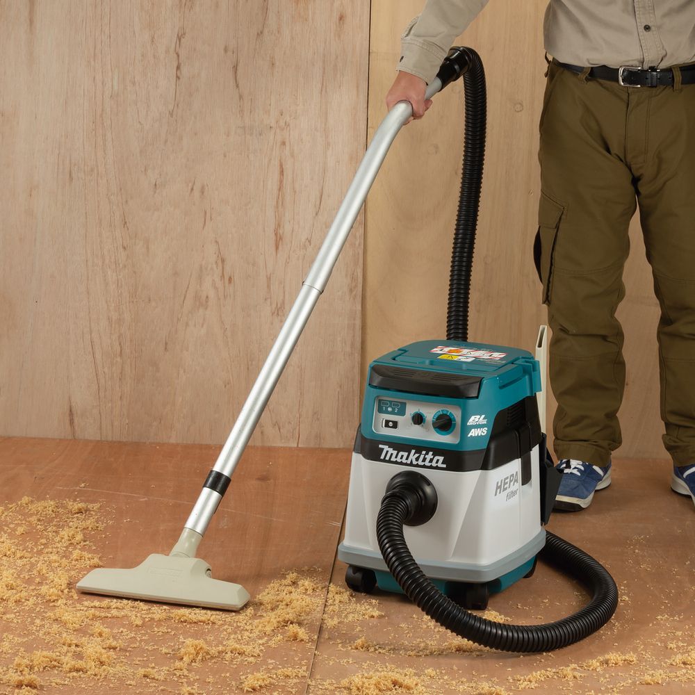 Аккумуляторный пылесос Makita DVC157LZX3, 18 В, 15 л, без АКБ и ЗУ