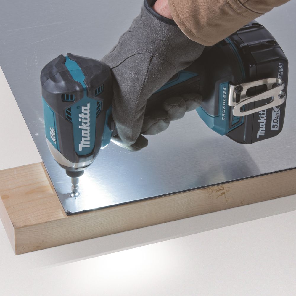Аккумуляторный ударный шуруповерт Makita LXT, 18 В, 170 Нм, 3400 об/мин, 1/4", без АКБ и ЗУ, в кейсе MakPac, DTD153ZJ