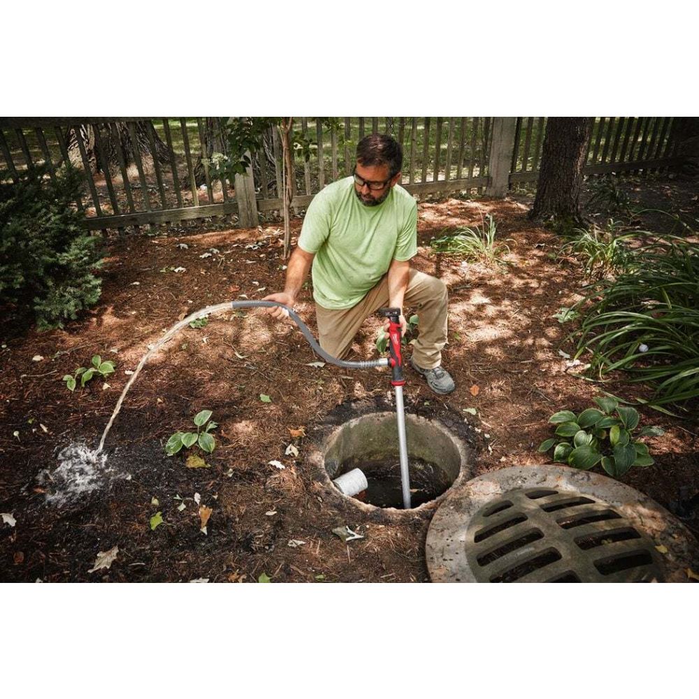 Аккумуляторный насос Milwaukee M12 BSWP-0, 34 л/мин, без АКБ и ЗУ, 4933479639