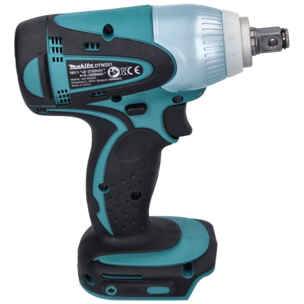 Аккумуляторный ударный гайковерт Makita DTW251, 18 В, 230 Нм, 3200 уд/мин, с АКБ 3 Ач и ЗУ (DTW251P1Z)