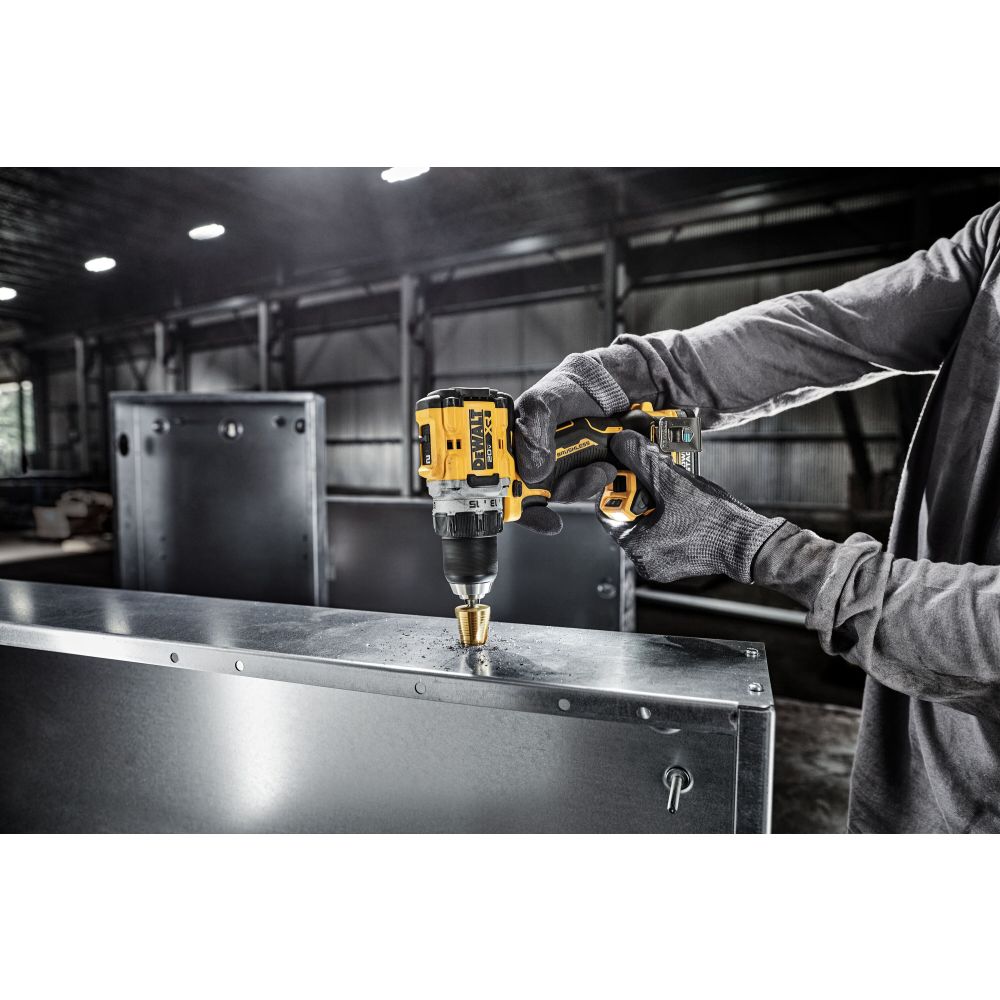 Аккумуляторная дрель-шуруповерт DEWALT DCD800B, 20 В, 2000 об/мин, без АКБ и ЗУ (DCD800B-XJ)
