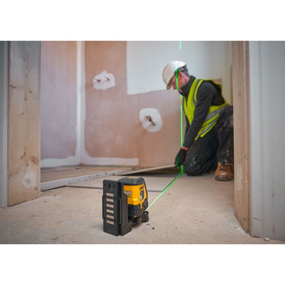 Аккумуляторный лазерный нивелир DEWALT DCLE14201GB, зеленый луч, 45 м, со встроенной АКБ, в чехле (DCLE14201GB-XJ)