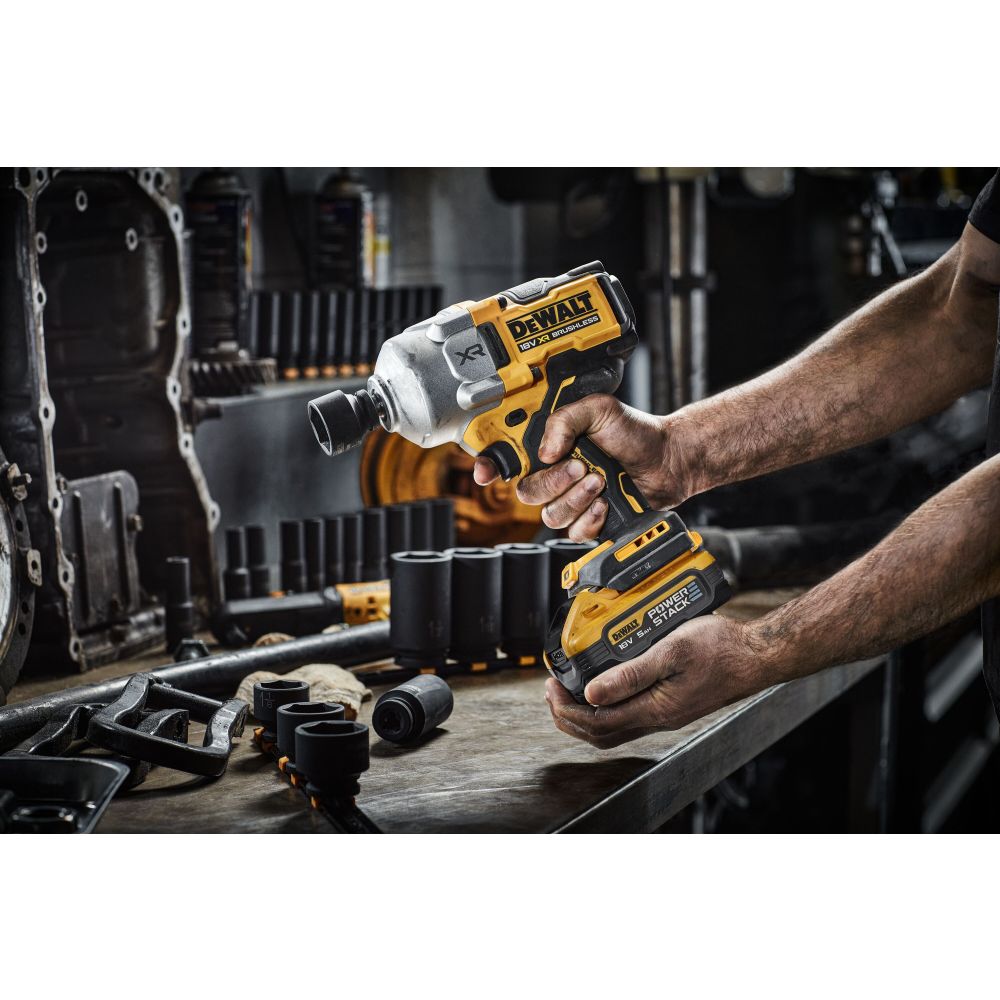 Аккумуляторный гайковерт DEWALT DCF961P2, 18 В, 2372 Нм, 1890 уд/мин, с 2 АКБ 5 Ач и ЗУ, в кейсе TSTAK (DCF961P2-QW)