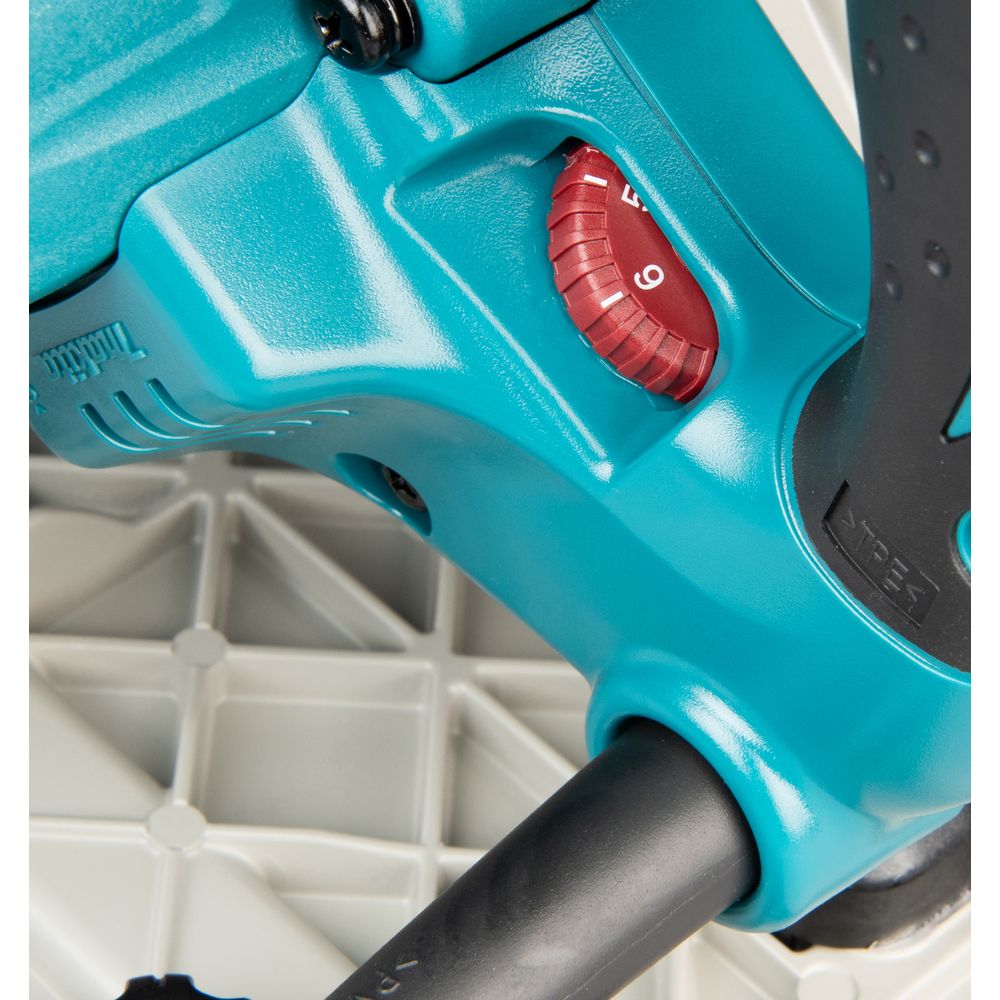 Дисковая пила Makita SP6000J, 1300 Вт, 165 мм, 6400 об/мин