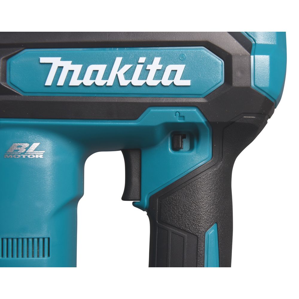 Аккумуляторный штифтозабивной пистолет Makita PT001GZ, 40 В, без АКБ и ЗУ