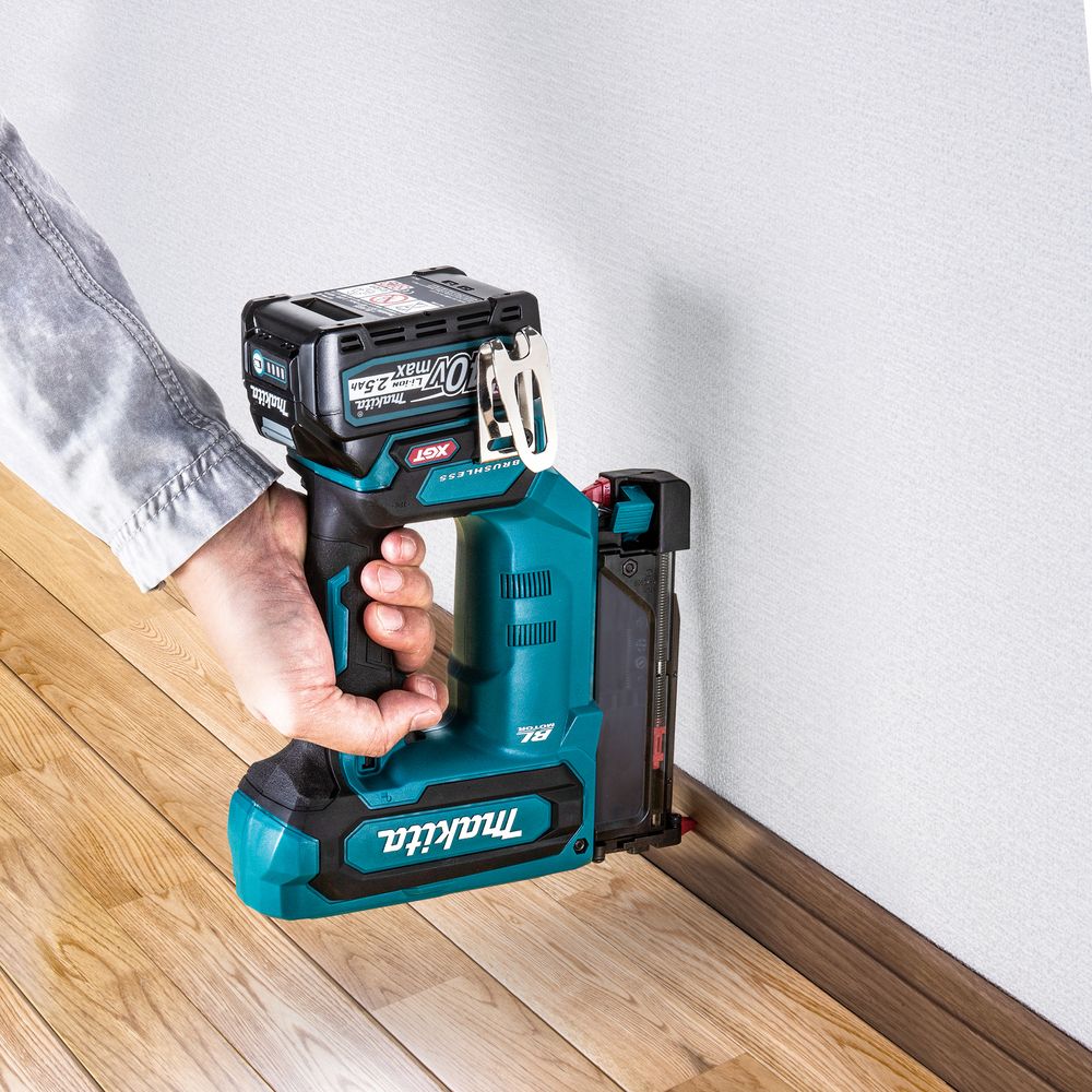 Аккумуляторный штифтозабивной пистолет Makita PT001GZ, 40 В, без АКБ и ЗУ
