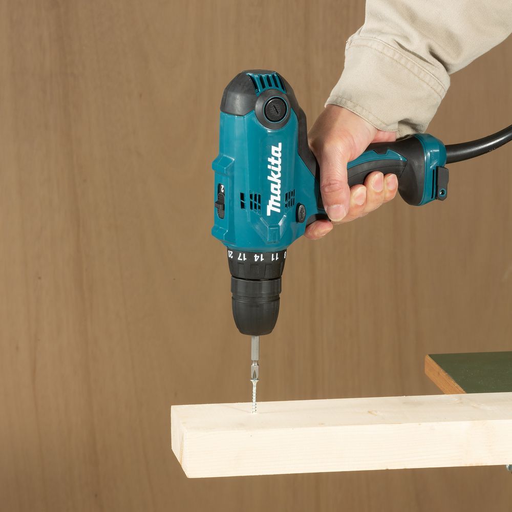 Дрель-шуруповерт Makita DF0300X1, 320 Вт, 1500 об/мин