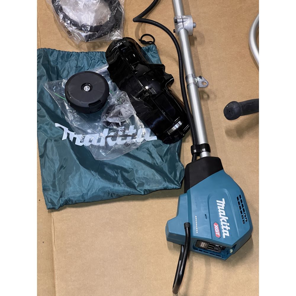 Аккумуляторный триммер Makita UR002GZ05, 40 В, 6500 об/мин, без АКБ и ЗУ (УЦЕНЕННЫЙ ТОВАР) (UR002GZ05/U)