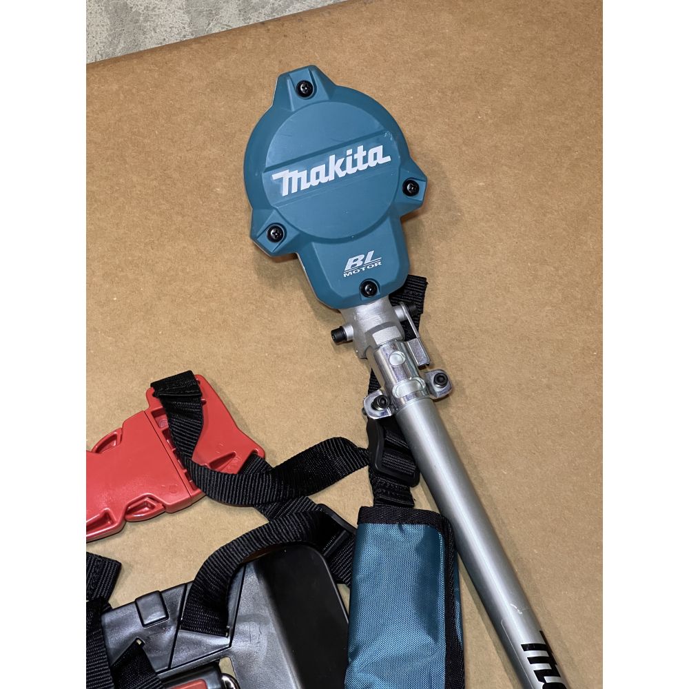 Аккумуляторный триммер Makita UR002GZ05, 40 В, 6500 об/мин, без АКБ и ЗУ (УЦЕНЕННЫЙ ТОВАР) (UR002GZ05/U)