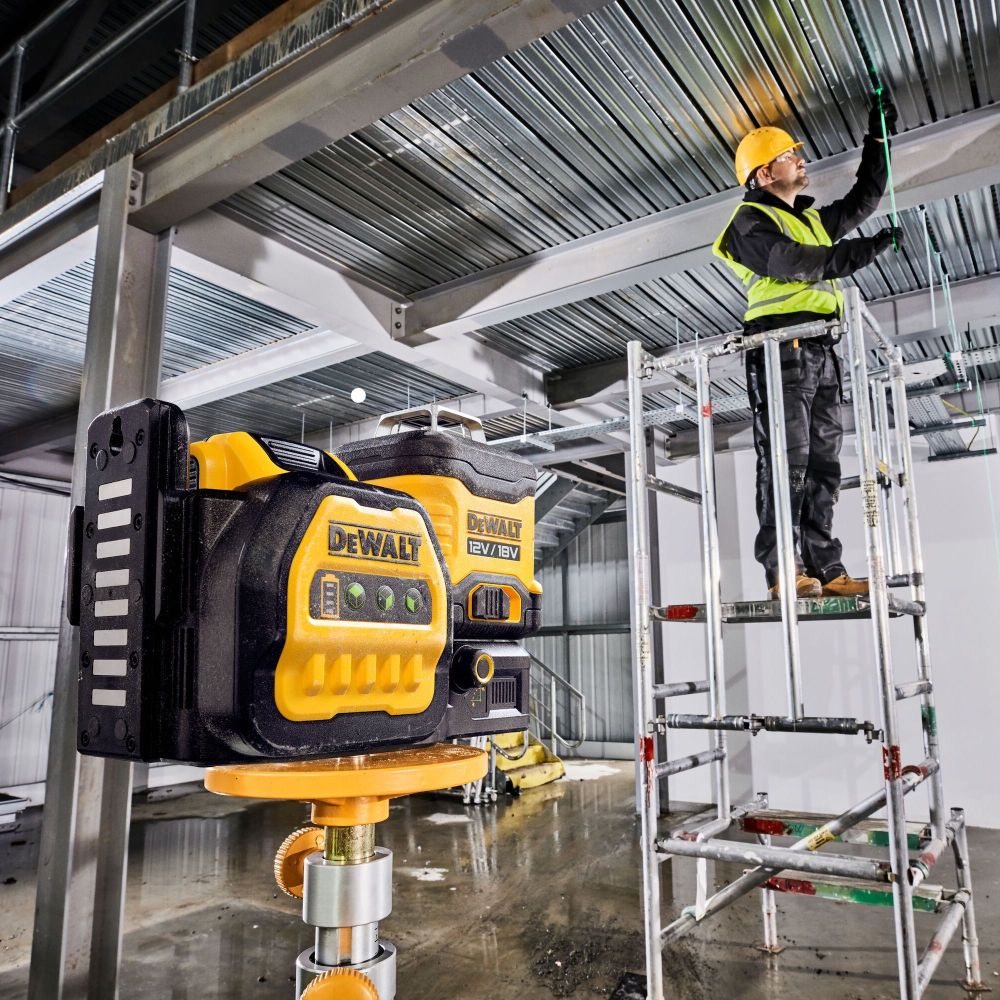 Аккумуляторный лазерный нивелир DEWALT DCE089D1G18, 12/18 В, зеленый луч, 35 м, с АКБ 2 Ач и ЗУ, в кейсе TSTAK (DCE089D1G18-QW)