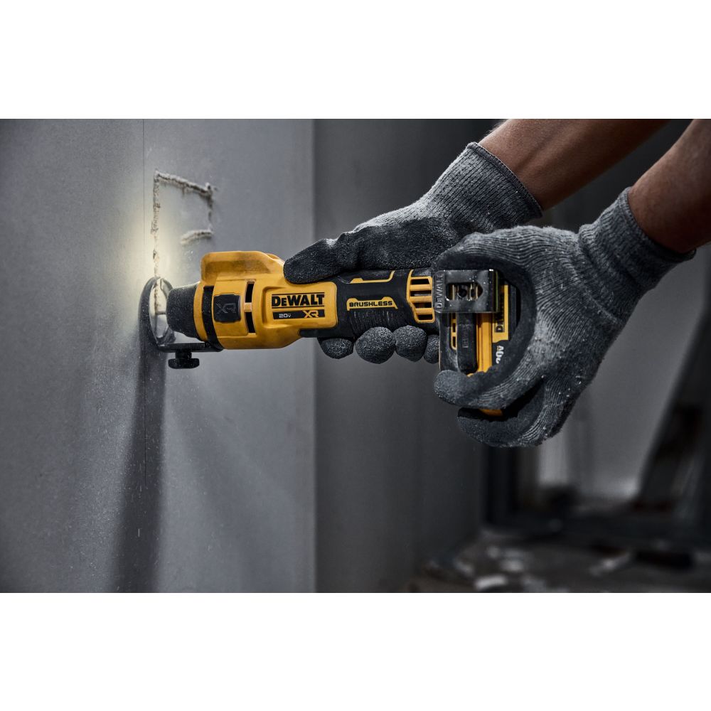 Аккумуляторный фрезер для гипсокартона DEWALT DCE555B, 20 В, 26000 об/мин, без АКБ и ЗУ (DCE555B-XJ)