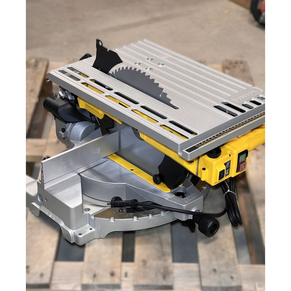 Комбинированная торцовочная пила DEWALT D27113, 1600 Вт, 305 мм, 3300 об/мин, (УЦЕНЕННЫЙ ТОВАР) (D27113-QS/U2)