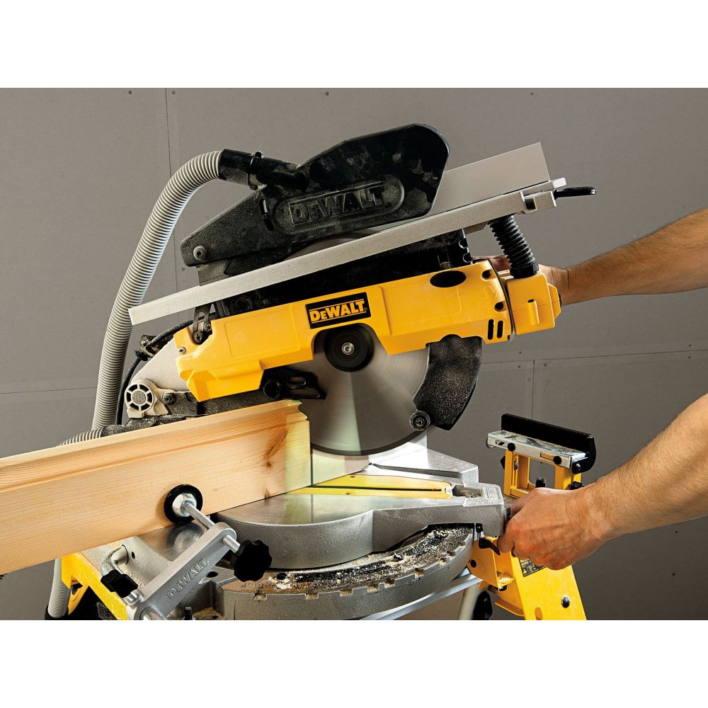 Комбинированная торцовочная пила DEWALT D27113, 1600 Вт, 305 мм, 3300 об/мин, (УЦЕНЕННЫЙ ТОВАР) (D27113-QS/U2)