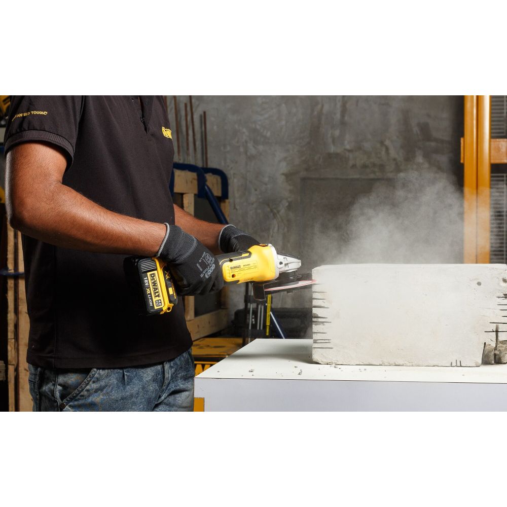 Набор DEWALT DCK422P3, 18 В: дрель DCD796 + шуруповерт DCF887 + УШМ DCG405 + перфоратор DCH273, с 3 АКБ 5 Ач и ЗУ, в 2 кейсах