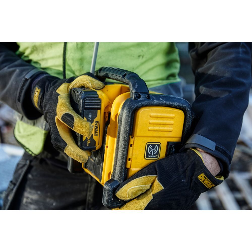Аккумуляторный радиоприемник DEWALT DCR020, 12/18 В, с возможностью работы от сети, 10 Вт, без АКБ и ЗУ (DCR020-QW)