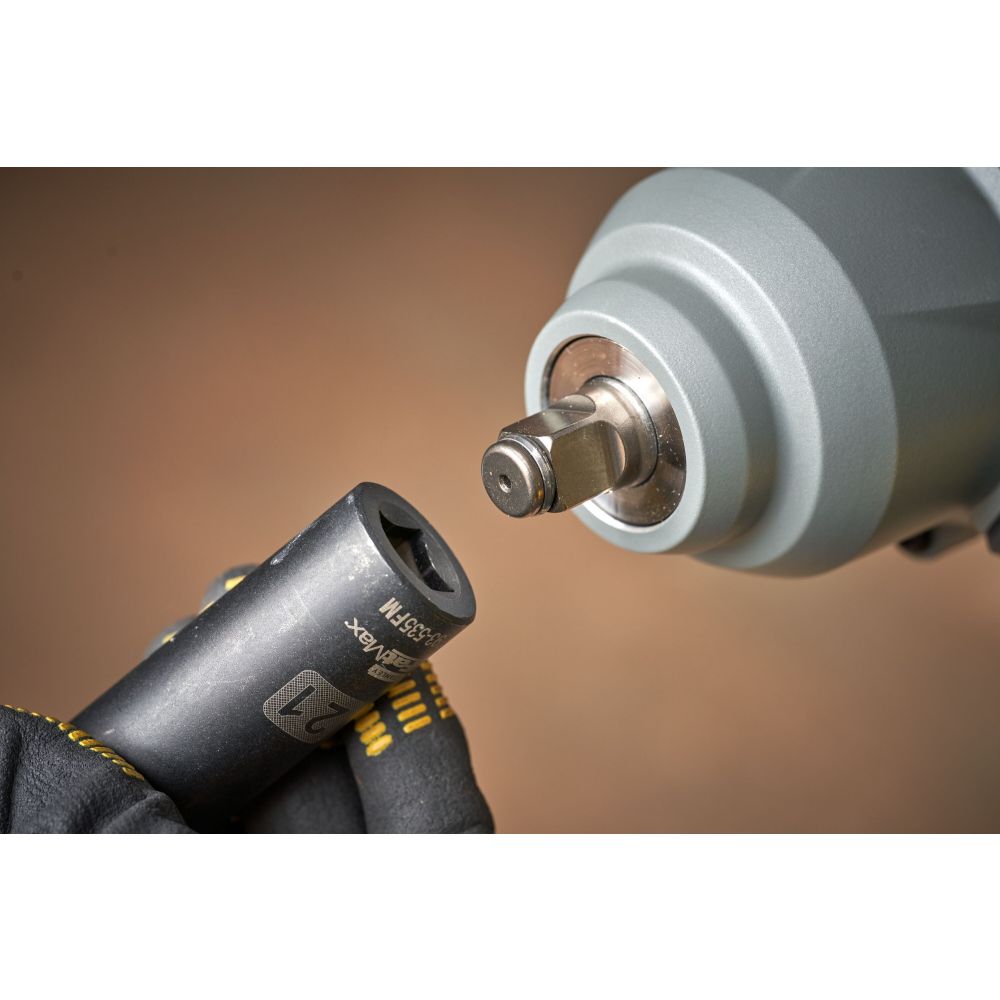 Аккумуляторный гайковерт STANLEY SFMCF940M1, 950 Нм, 2600 уд/мин, с АКБ 4 Ач и ЗУ, в сумке (SFMCF940M1-QW)