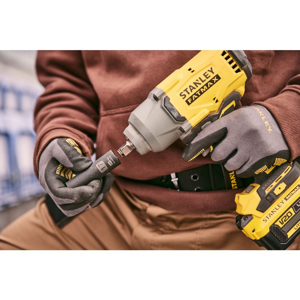 Аккумуляторный гайковерт STANLEY SFMCF940M1, 950 Нм, 2600 уд/мин, с АКБ 4 Ач и ЗУ, в сумке (SFMCF940M1-QW)
