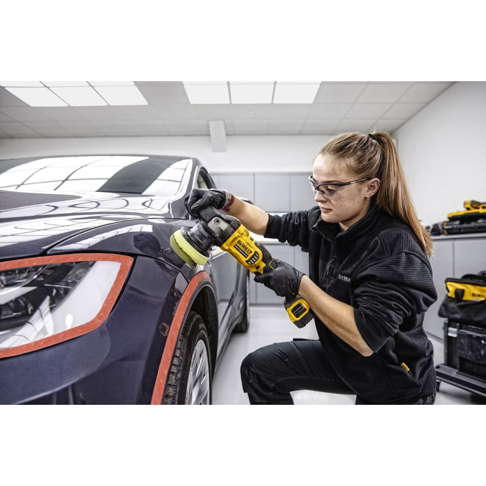 Аккумуляторная полировальная машина DEWALT DCM848P1, 18 В, 125 мм, 5500 кол/мин, с АКБ 5 Ач и ЗУ (DCM848P1N-XJ)