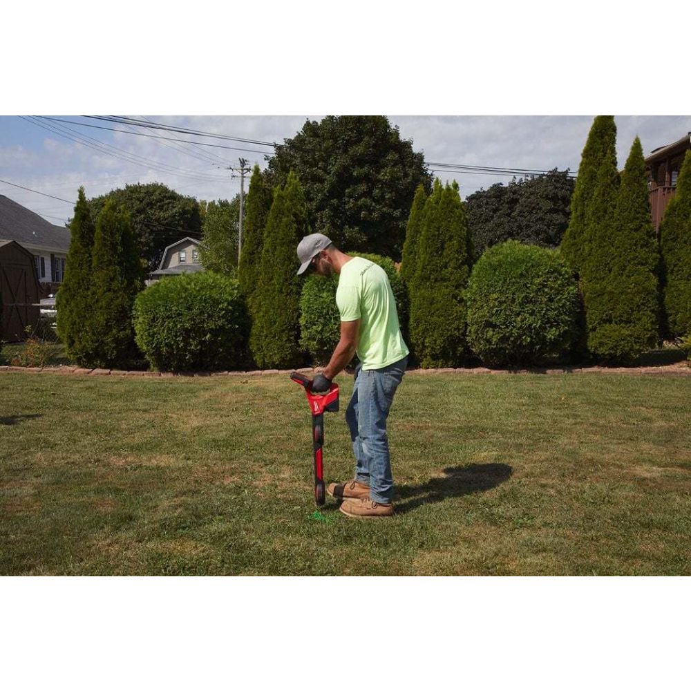 Аккумуляторный локатор Milwaukee M12 PL-201C, 12 В, c АКБ 2 Ач и ЗУ, в кейсе, 4933478615