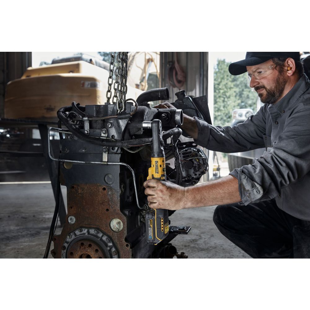 Аккумуляторный угловой гайковерт DEWALT DCF510E2G, с трещоткой, 18 В, 102 Нм, 300 об/мин, с 2 АКБ 1.7 Ач и ЗУ, в чехле (DCF510E2G-QW)