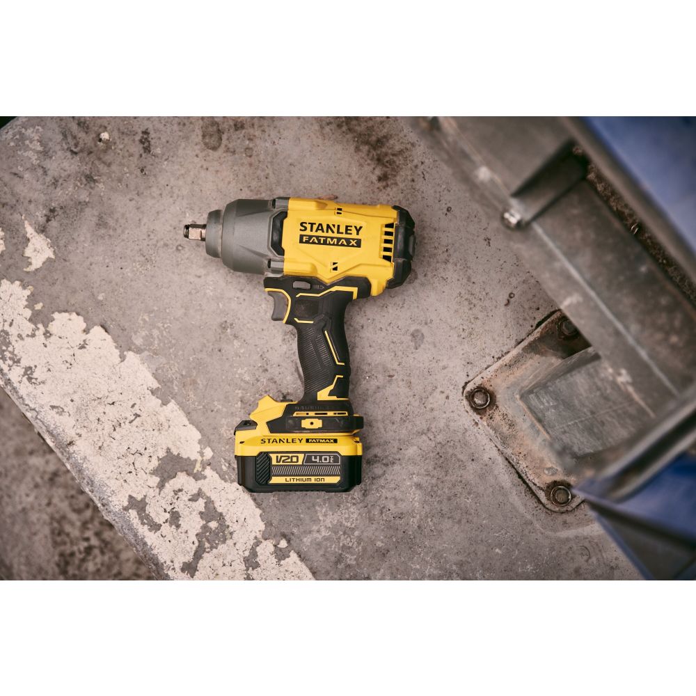 Аккумуляторный гайковерт STANLEY SFMCF940M1, 950 Нм, 2600 уд/мин, с АКБ 4 Ач и ЗУ, в сумке (SFMCF940M1-QW)