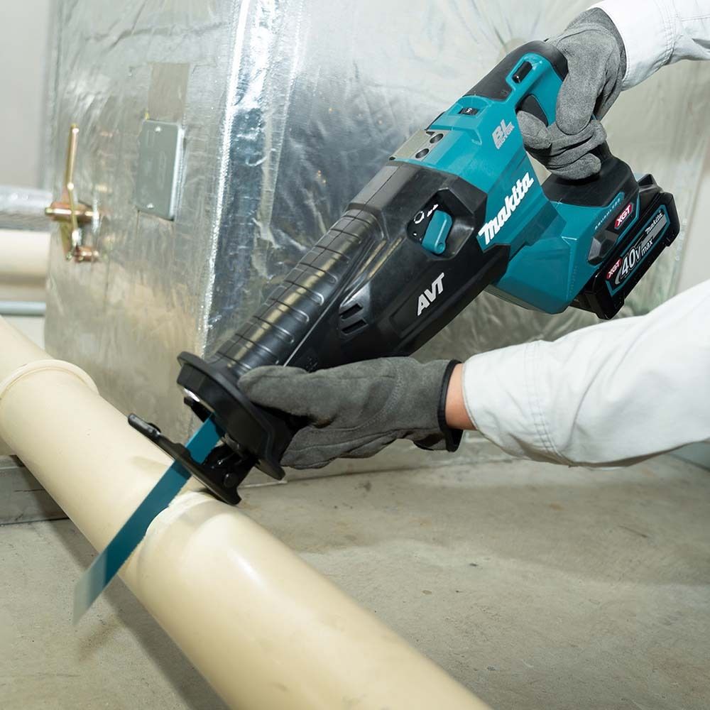 Аккумуляторная сабельная пила Makita JR002GZ, 40 В, 3000 ход/мин, 32 мм, без АКБ и ЗУ