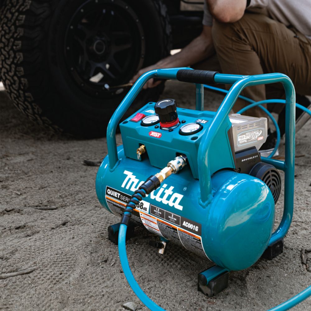 Аккумуляторный компрессор Makita AC001GZ, 40 В, 9.3 бар, 34 л/мин