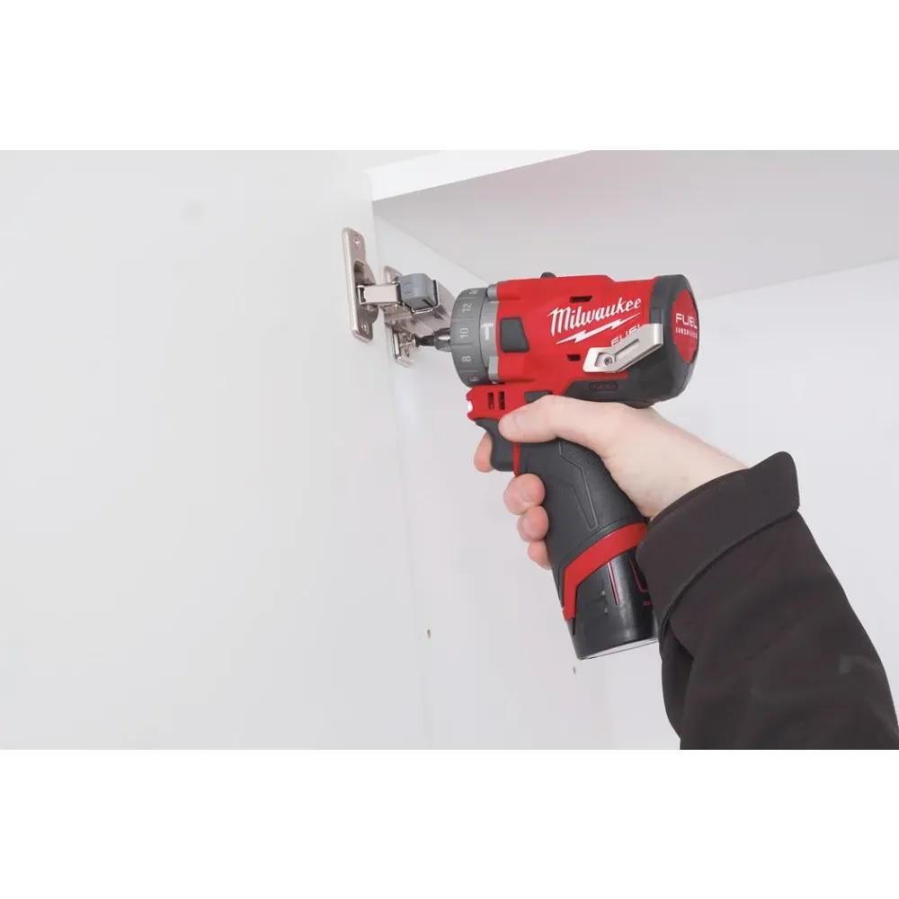 Аккумуляторная ударная дрель-шуруповерт Milwaukee M12 FPDX-202X, 12 В, 1700 об/мин, c 2 АКБ 2 Ач и ЗУ, в кейсе, 4933464136