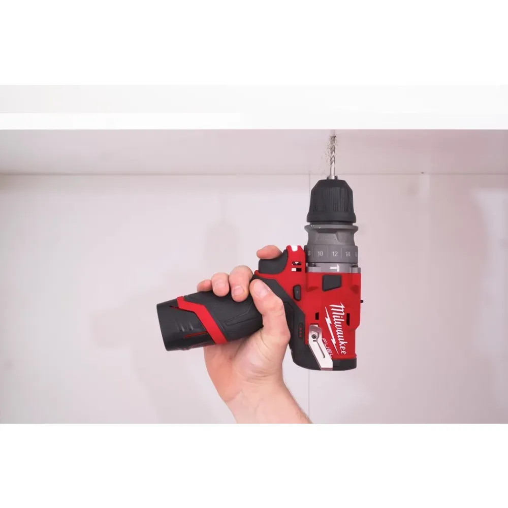 Аккумуляторная ударная дрель-шуруповерт Milwaukee M12 FPDX-202X, 12 В, 1700 об/мин, c 2 АКБ 2 Ач и ЗУ, в кейсе, 4933464136