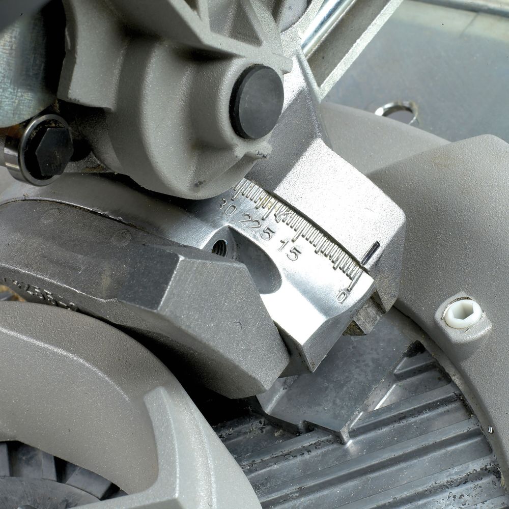 Комбинированная торцовочная пила DEWALT DW743K, 2000 Вт, 250 мм, 2850 об/мин (DW743K-QS)