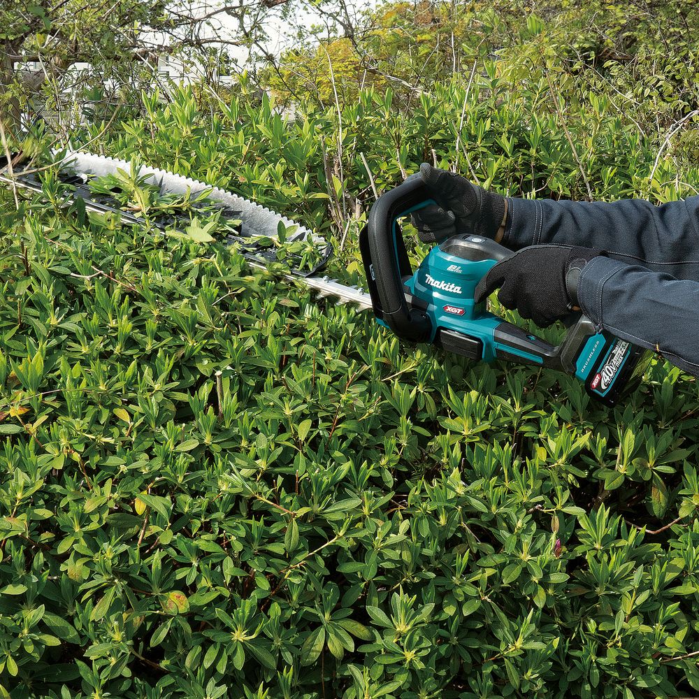 Аккумуляторный кусторез Makita UH020GZ, 40 В, 50 см, 4200 ход/мин, без АКБ и ЗУ