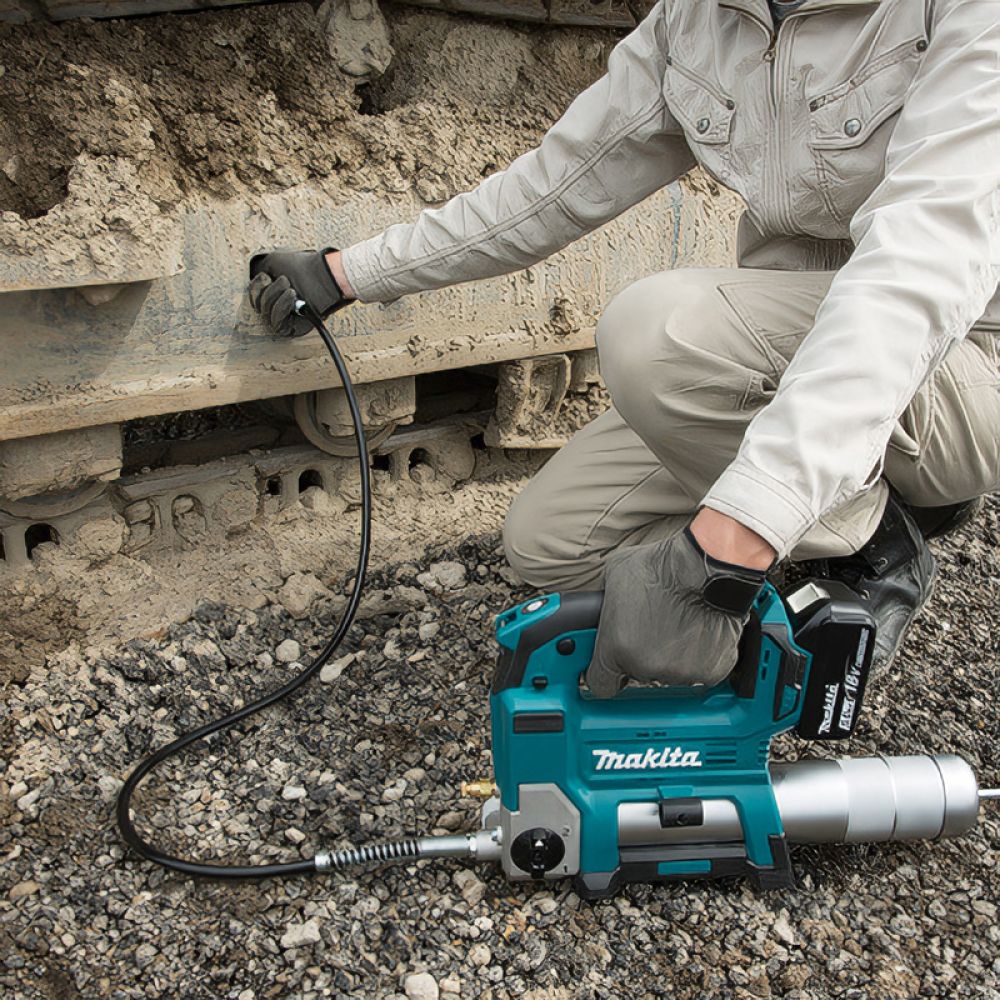 Аккумуляторный шприц для смазки Makita DGP180Z, 690 бар, 290 мл/мин, без АКБ и ЗУ