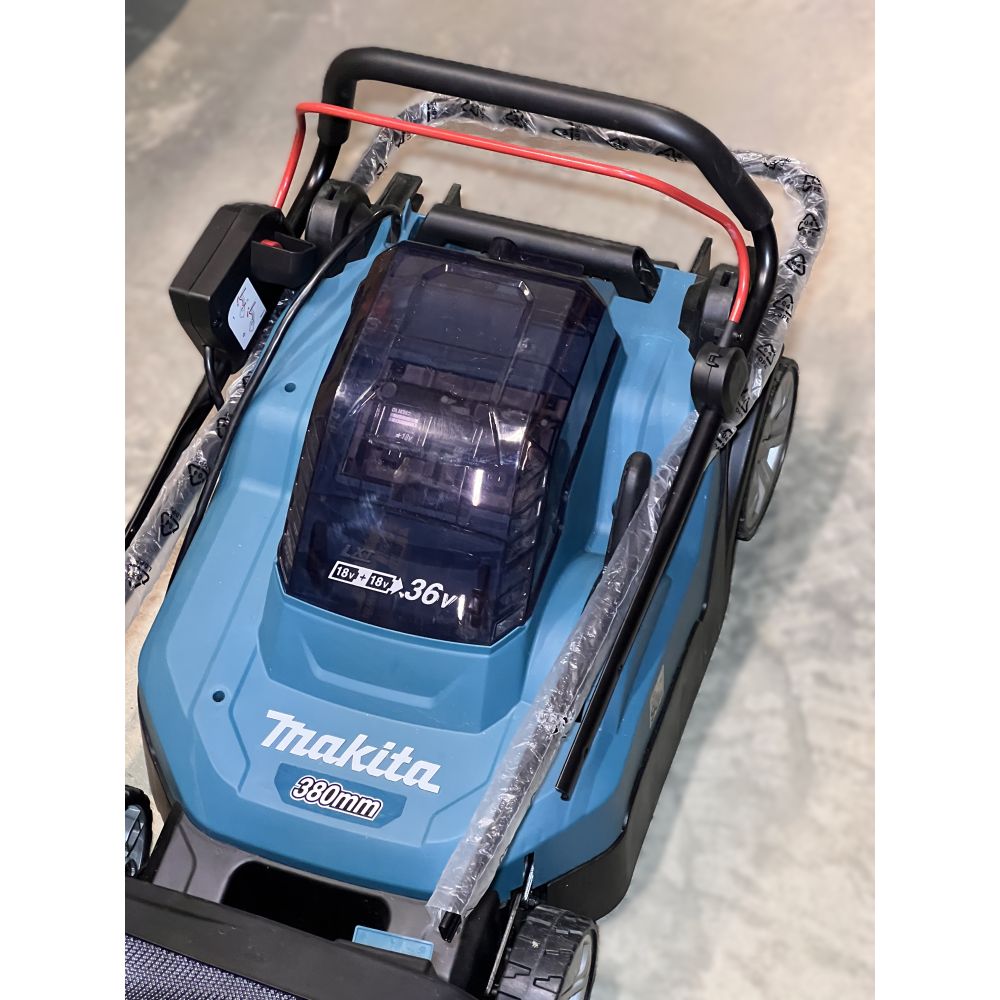 Аккумуляторная газонокосилка Makita DLM382Z, 18 В, 3700 об/мин, 40 л, без АКБ и ЗУ (УЦЕНЕННЫЙ ТОВАР) (DLM382Z/BU)