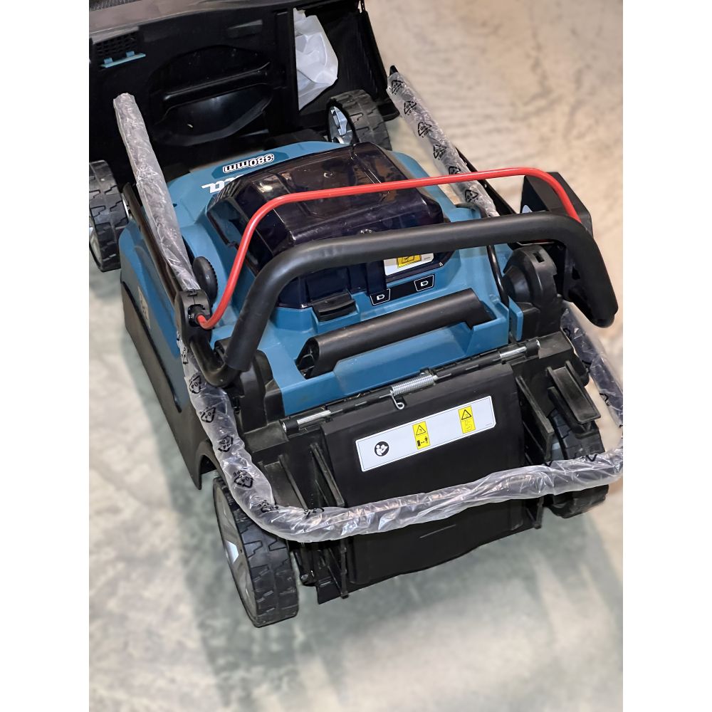 Аккумуляторная газонокосилка Makita DLM382Z, 18 В, 3700 об/мин, 40 л, без АКБ и ЗУ (УЦЕНЕННЫЙ ТОВАР) (DLM382Z/BU)