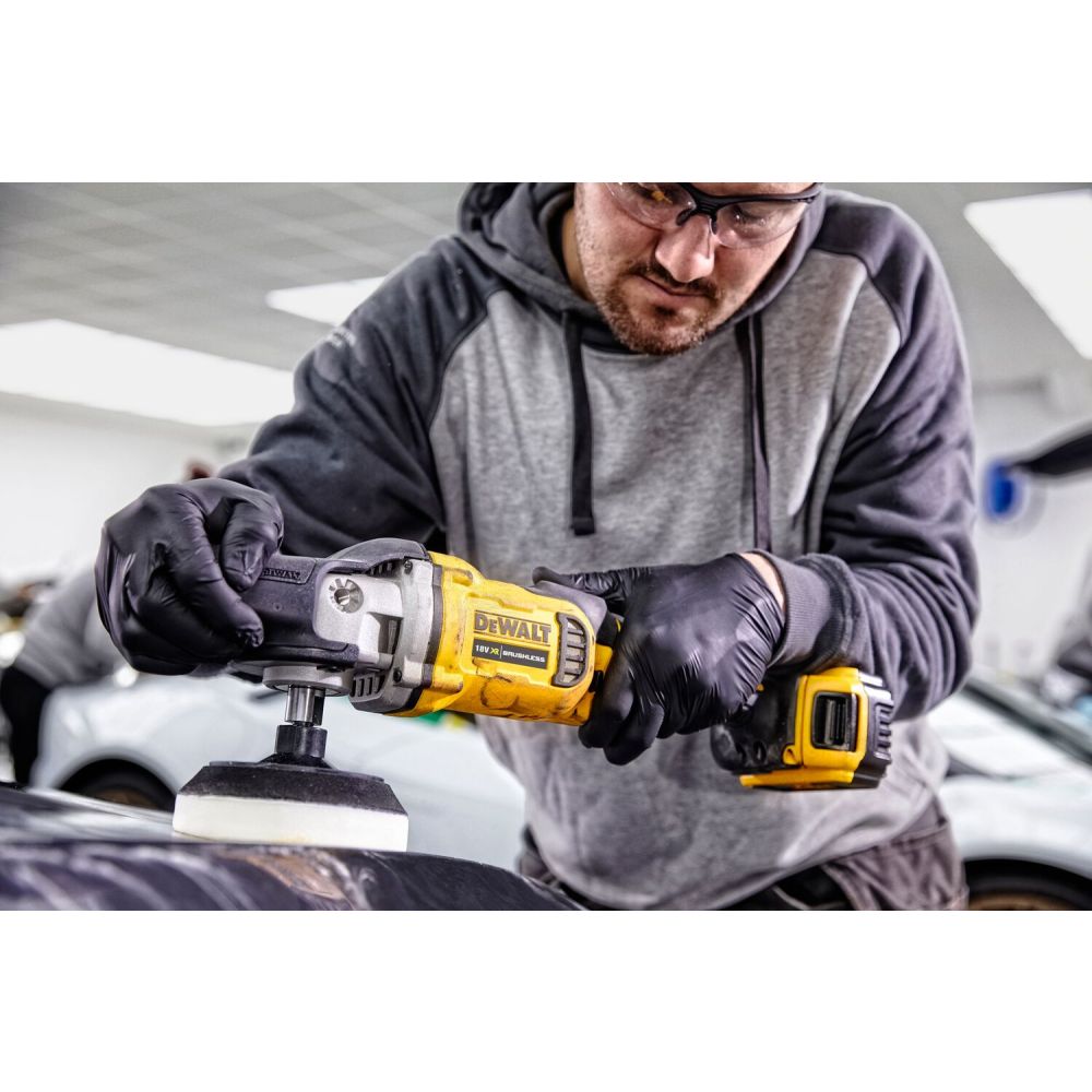Аккумуляторная полировальная машина DEWALT DCM849P1, 18 В2200 об/мин, с АКБ 5 Ач и ЗУ (DCM849P1N-XJ)