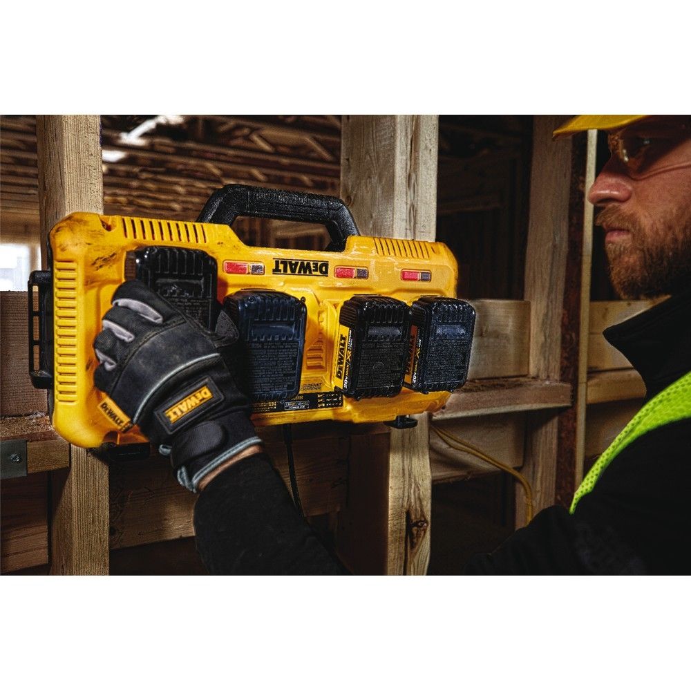 Зарядное устройство DEWALT DCB104, 12/14.4/18/54 В, 4х8 А (DCB104-QW)