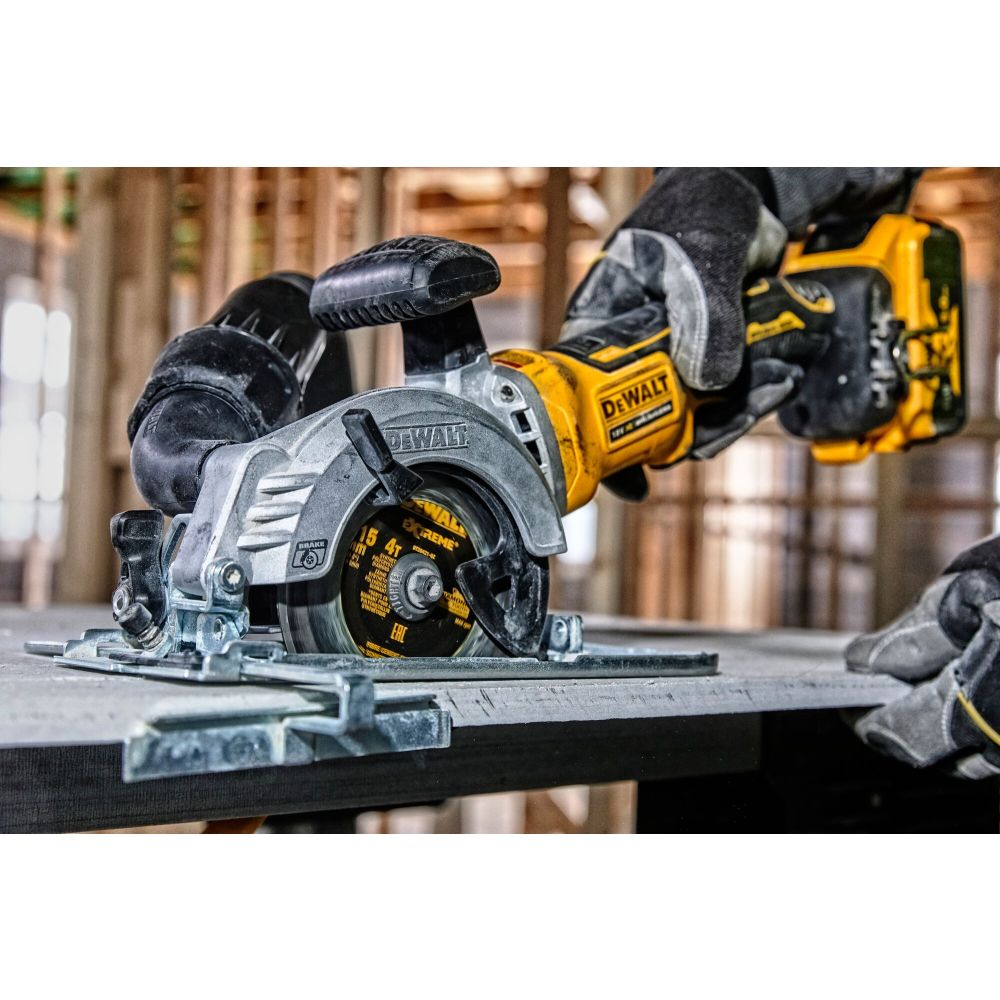 Аккумуляторная дисковая пила DEWALT DCS571P1, 20 В, 115 мм, 4500 об/мин, с АКБ 5 Ач и ЗУ (DCS571P1N-XJ-A9)