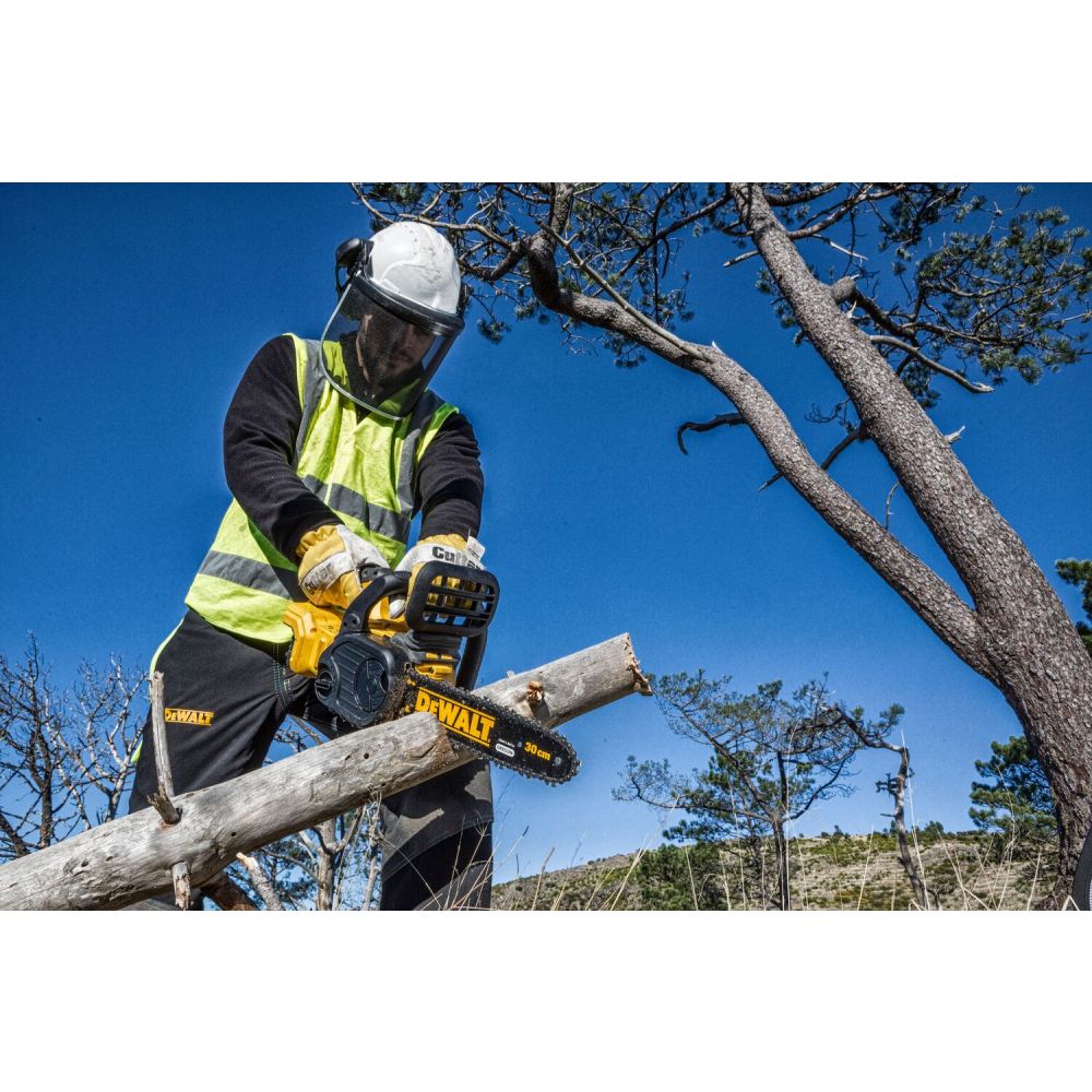 Аккумуляторная цепная пила DEWALT DCM565P1, 18 В, 30 см, 7.7 м/с, с АКБ 5 Ач и ЗУ (DCM565P1N-XJ)