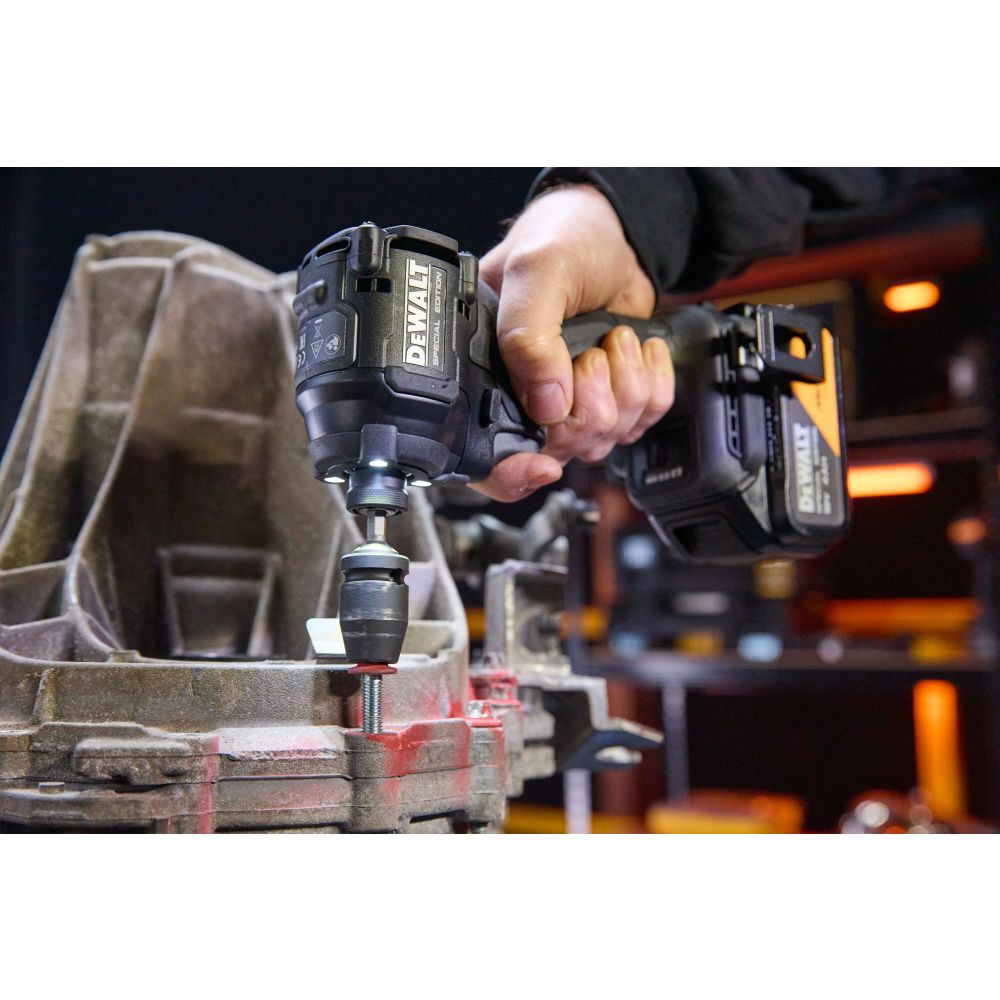 Аккумуляторный шуруповерт DEWALT McLaren Limited Edition DCF86MP2T, 18 В, 205 Нм, 3800 уд/мин, с 2 АКБ 5 Ач и ЗУ, в кейсе TSTAK